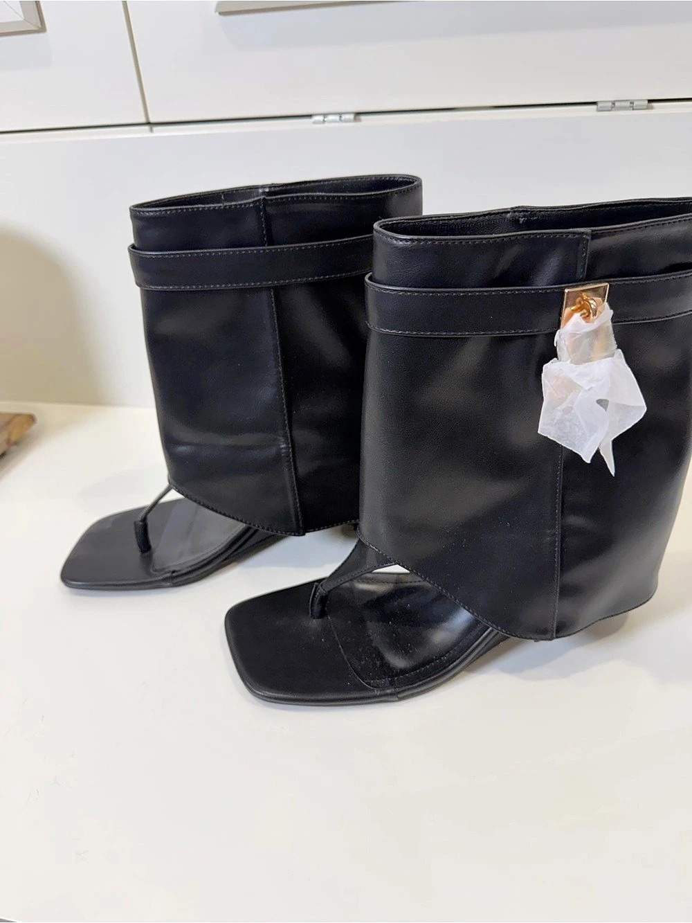 Full Power Thong Wedge Boots Black Sandals